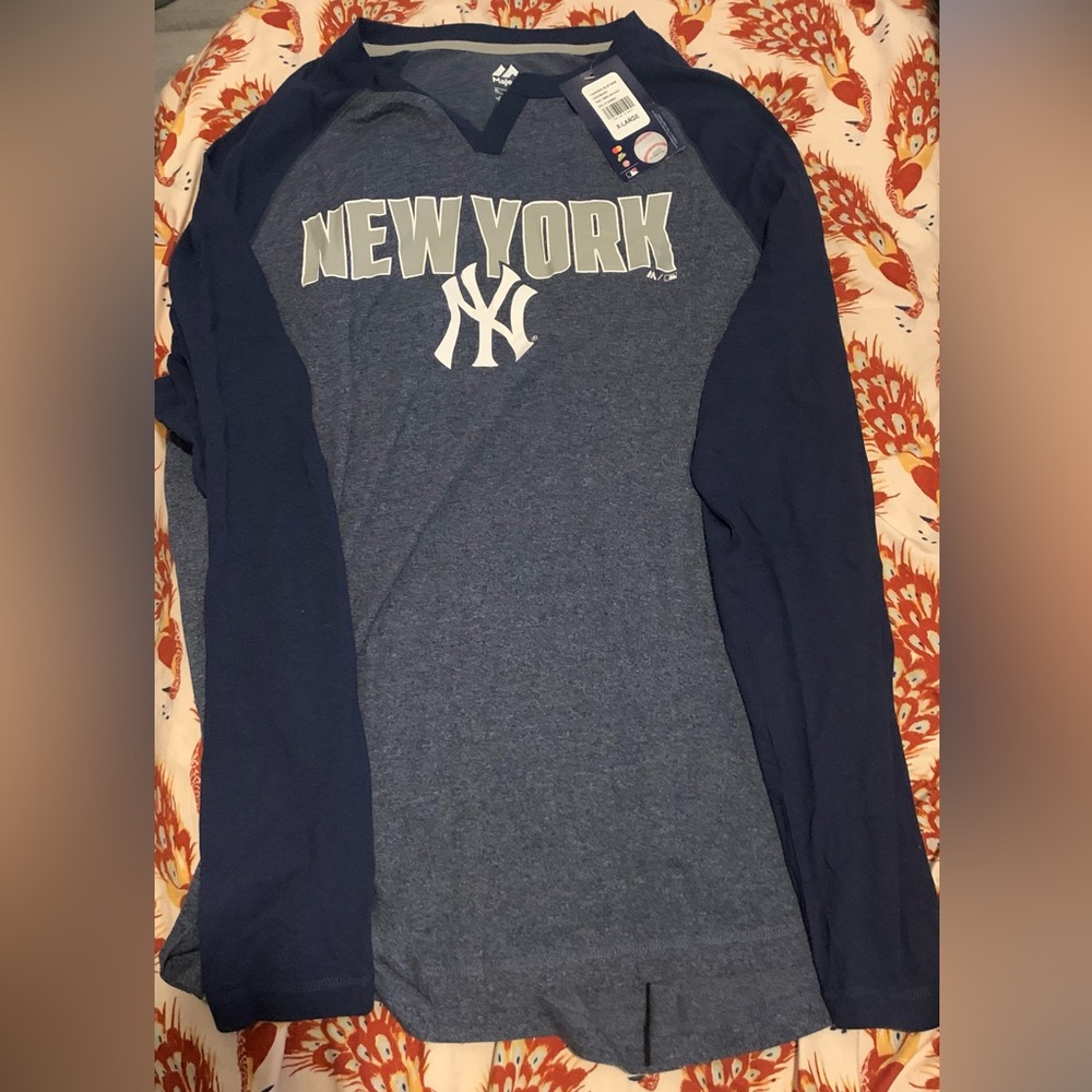 Selling YANKEES half sleeve